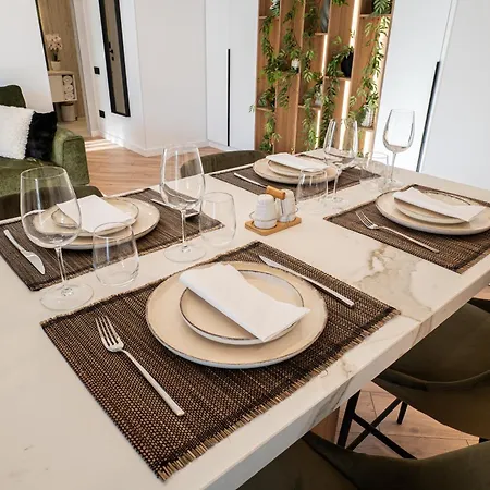 Chanttal Luxury - Amzei Apartment *